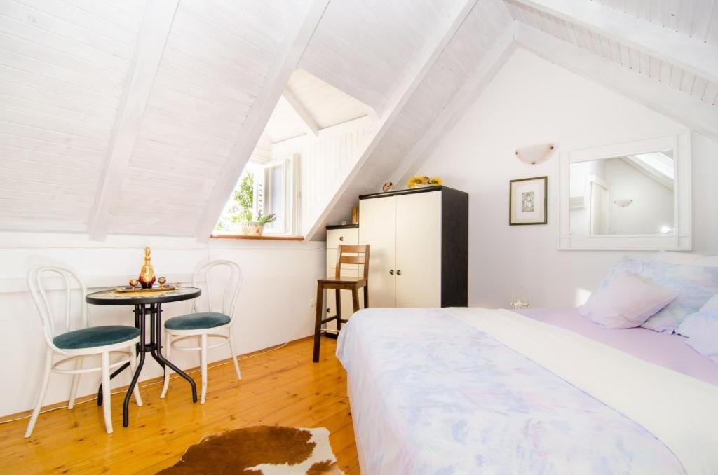 Rooms Lavanda&Ruzmarin ดูบรอฟนิก ภายนอก รูปภาพ